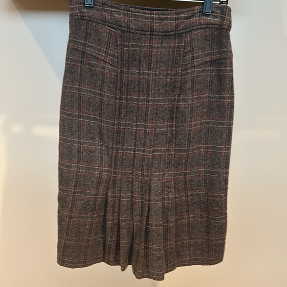 Banana Republic: Unique High-low Pencil Skirt Size 0. 15% off 2+ bundle - Picture 2 of 4